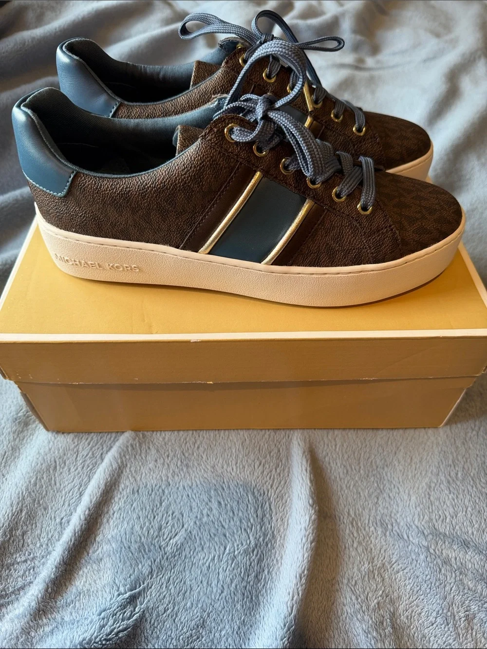 Women’s Brown Low-Top Casual Sneakers